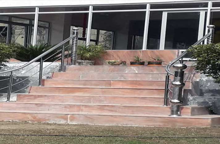 Affordable hotel near Mandi Dehradun